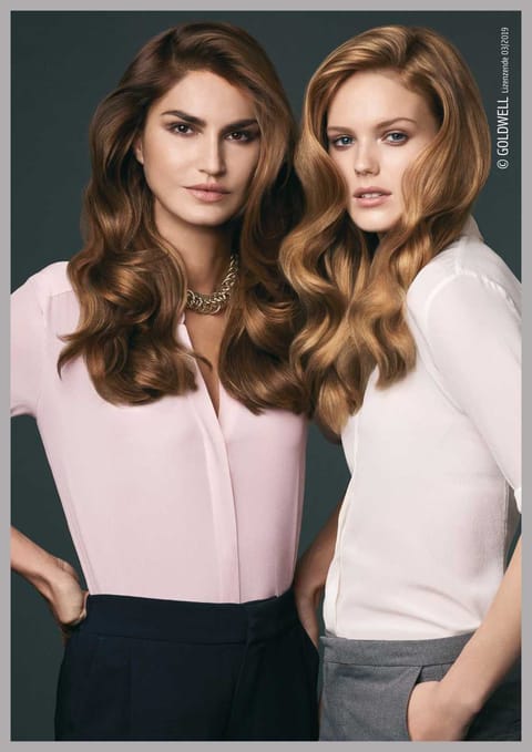 Look aus der Goldwell Kerasilk Kollektion: glattes, glaenzendes Haar in Bewegung